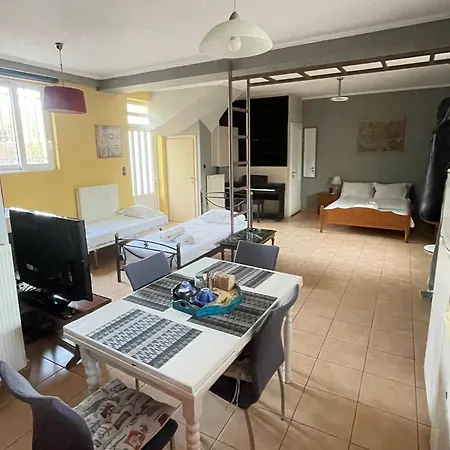 Patras - Independent Studio In Quiet Area Buitenkant foto