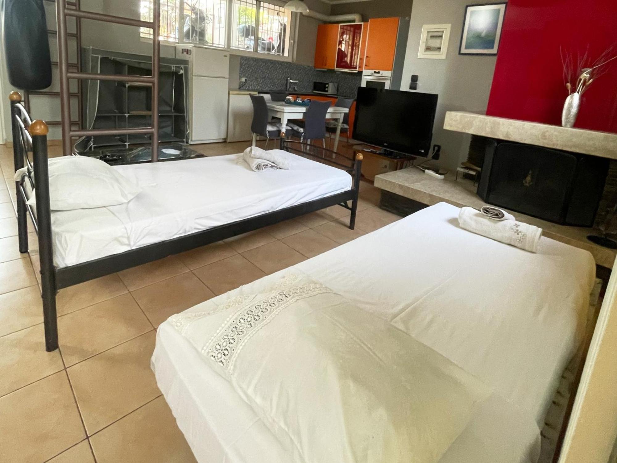 - Independent In Quiet Area * Patras